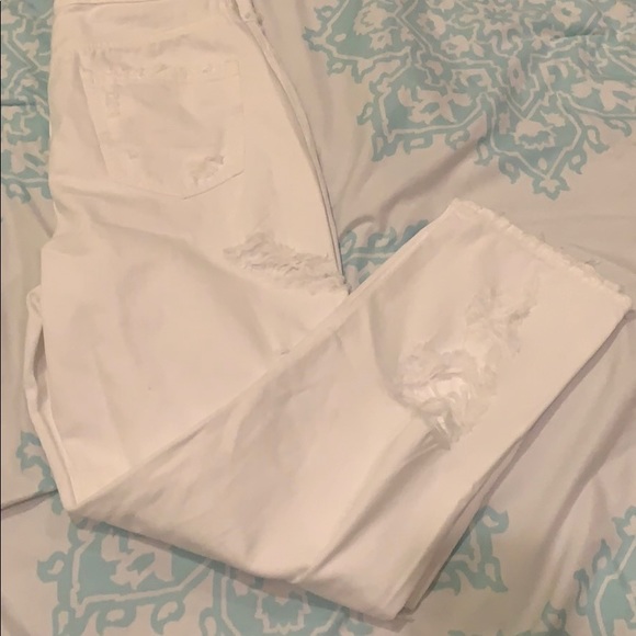 American Eagle Mom Jean - Picture 15 of 16